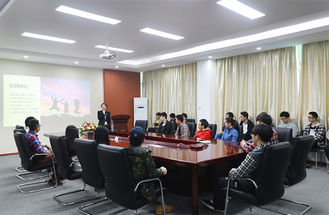 深职院师生一行到888集团官网正版总部参观 (1).jpg