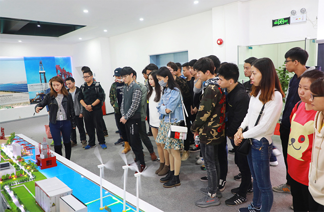 深职院师生一行到888集团官网正版总部参观 (2).jpg