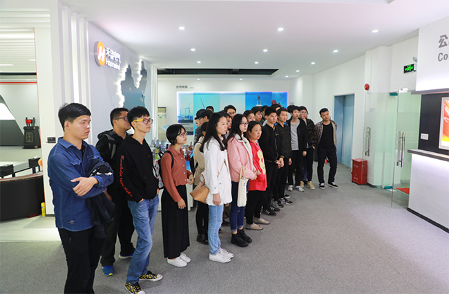 深职院师生一行到888集团官网正版总部参观 (3).jpg