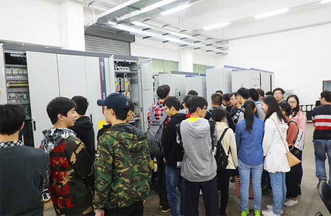 深职院师生一行到888集团官网正版总部参观 (4).jpg