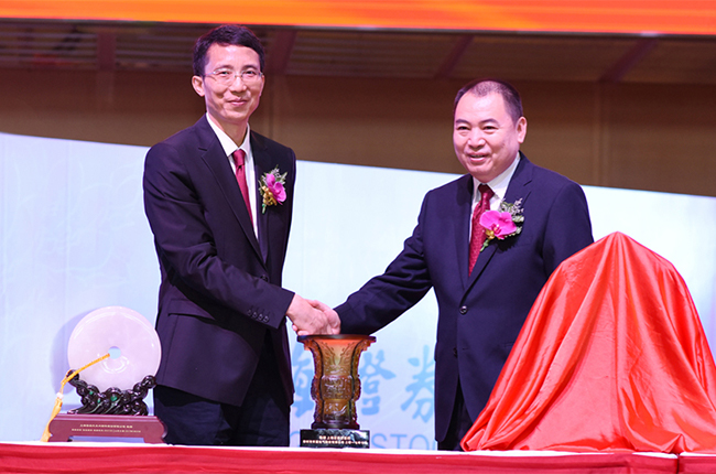 【喜讯】“风禾尽起 志望千里”——888集团官网正版电气上交所成功挂牌 (5).jpg