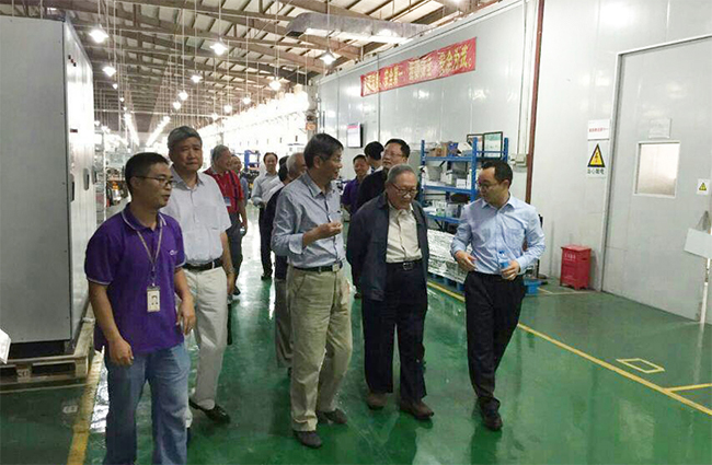 国内知名电源行业专家到888集团官网正版电气参观访问 (3).jpg