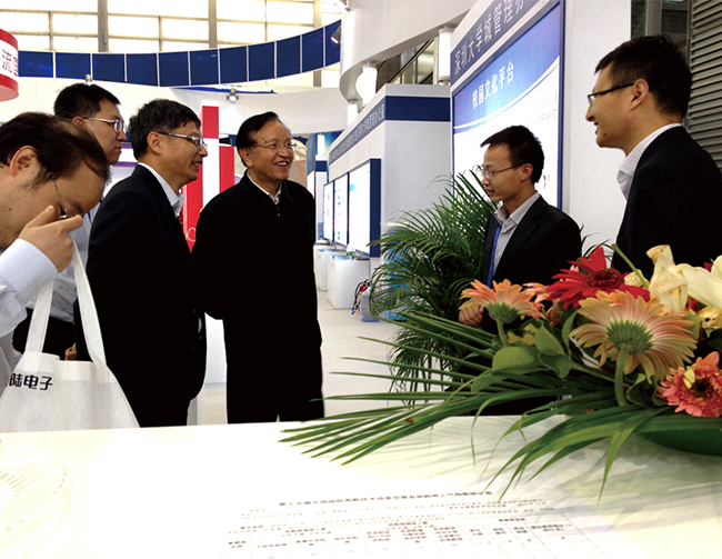 888集团官网正版电气亮相高交会 普及风力发电知识.jpg