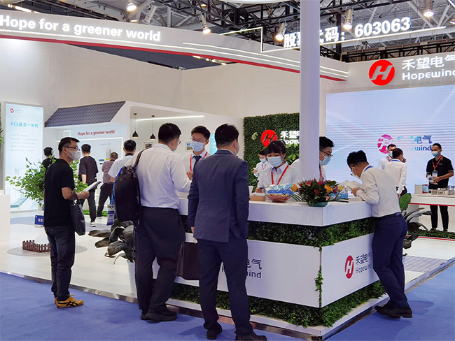 圳撼来袭  888集团官网正版电气携绿色能源解决方案亮相清洁能源博览会 (1).jpg