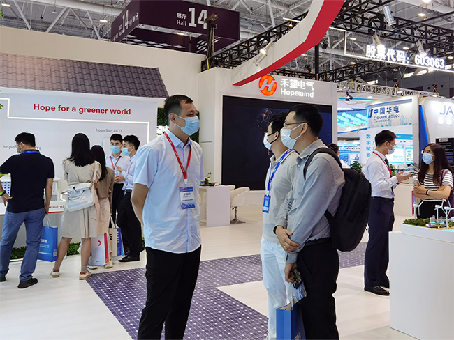 圳撼来袭  888集团官网正版电气携绿色能源解决方案亮相清洁能源博览会 (5).jpg